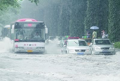 我国多地遭强降雨袭击 洪涝灾害增多