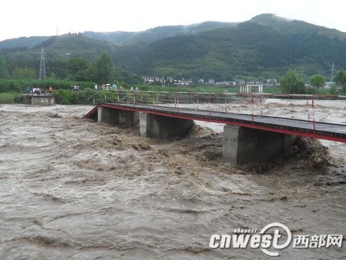 我国多地遭强降雨袭击 洪涝灾害增多